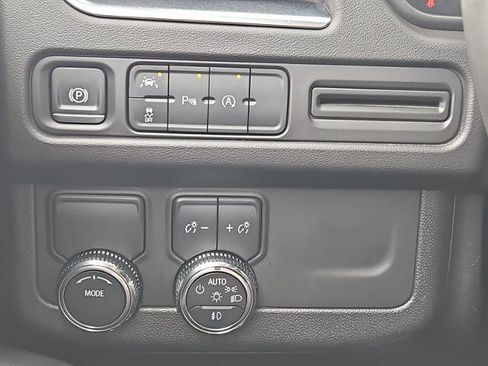 Certified 2024 GMC Yukon SLT RWD image 17