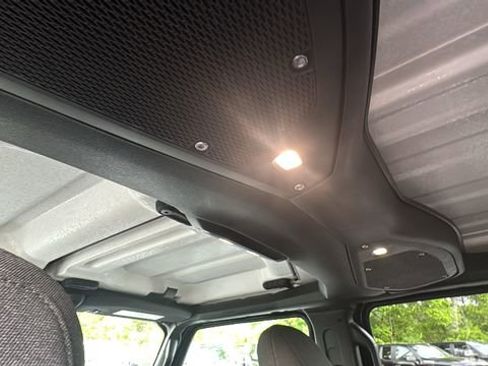 Used 2025 Jeep Wrangler Unlimited Sahara w/ Safety Group AWD/4WD image 10