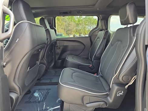 New 2026 Chrysler Pacifica Limited w/ S Appearance Package FWD image 13