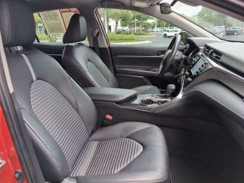 Used 2019 Toyota Camry SE FWD image 32
