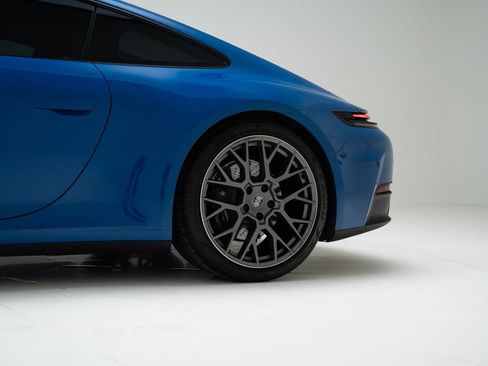 Used 2025 Porsche 911 Carrera RWD image 11