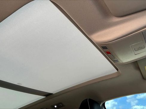 Used 2022 Volkswagen Taos SE image 14