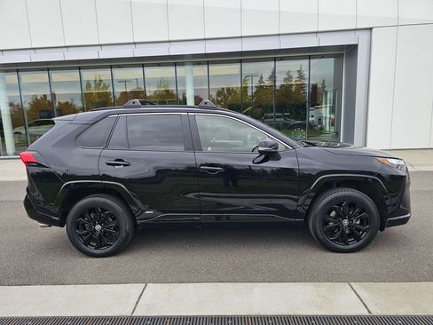 Used 2022 Toyota RAV4 SE w/ SE Grade Weather Package AWD/4WD image 6
