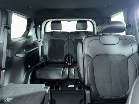 New 2025 Jeep Grand Cherokee L Altitude image 5