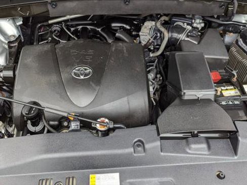 Used 2019 Toyota Highlander SE image 27