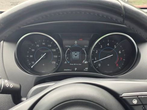 Used 2017 Jaguar F-PACE Premium image 17