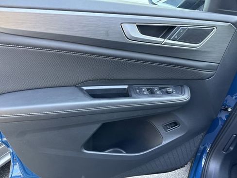 Used 2025 Volkswagen Atlas Cross Sport SE image 17