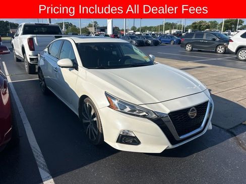 Used 2020 Nissan Altima 2.0 Platinum FWD image 2