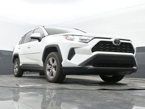 Used 2025 Toyota RAV4 XLE w/ Convenience Package image 9