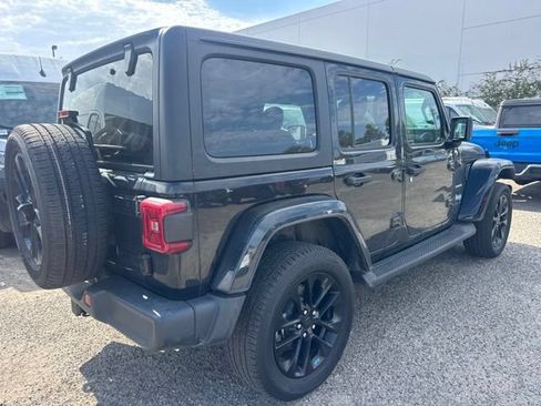 Used 2023 Jeep Wrangler Unlimited Sahara w/ Cold Weather Group AWD/4WD image 5