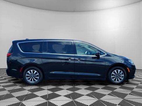 Used 2024 Chrysler Pacifica Limited FWD image 30
