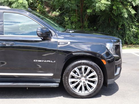 Used 2021 GMC Yukon XL Denali w/ Advanced Technology Package RWD image 12