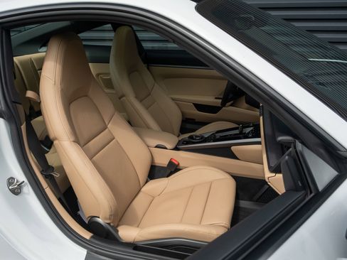 Certified 2022 Porsche 911 Carrera RWD image 36