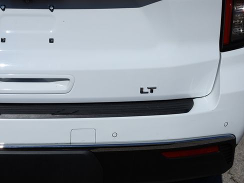 Used 2024 Chevrolet Suburban LT image 17