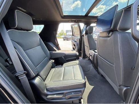 Used 2023 Chevrolet Tahoe Premier AWD/4WD image 7