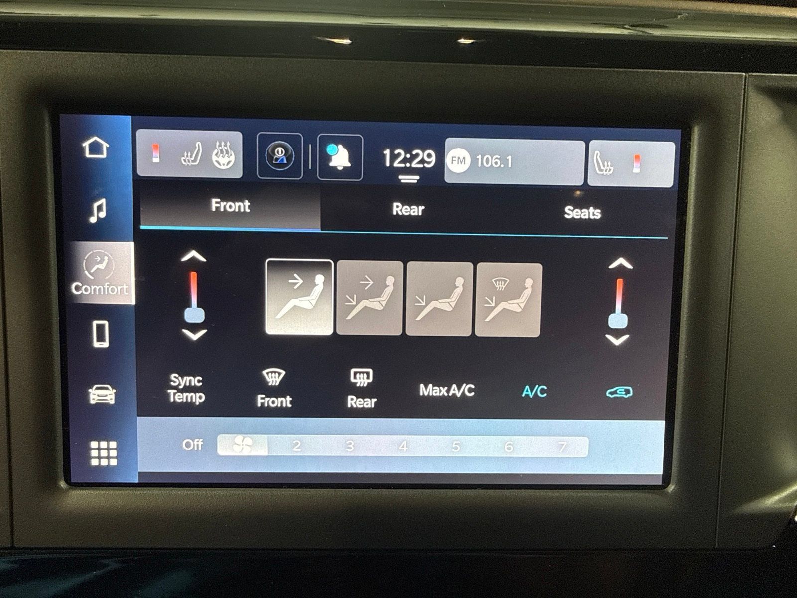 Used 2023 Chrysler Voyager LX FWD image 32
