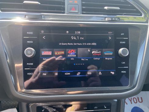 Used 2023 Volkswagen Tiguan SE w/ Panoramic Sunroof Package FWD image 29