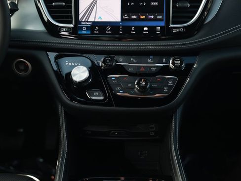 New 2026 Chrysler Pacifica Limited image 24