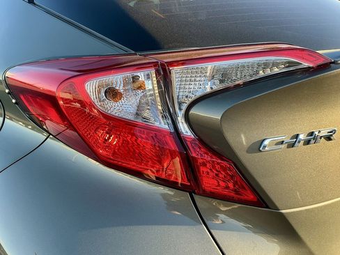 Used 2021 Toyota C-HR LE image 14