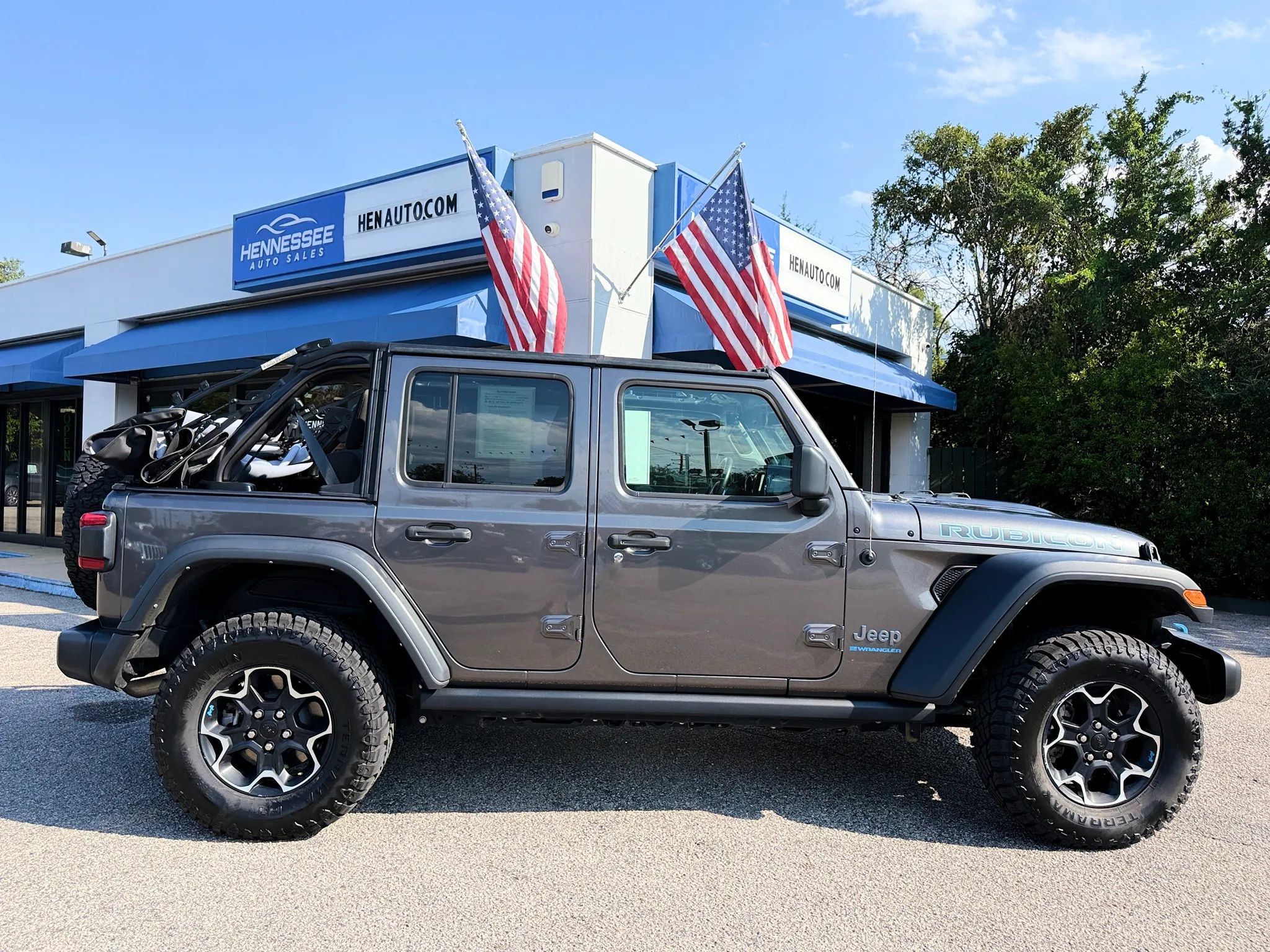 Used 2023 Jeep Wrangler Unlimited Rubicon 4xe w/ Cold Weather Group AWD/4WD image 22