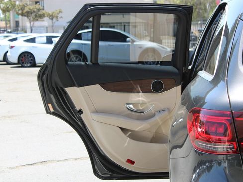 Used 2020 Mercedes-Benz GLC 300 image 11