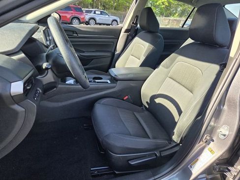 Used 2024 Nissan Altima 2.5 S FWD image 9