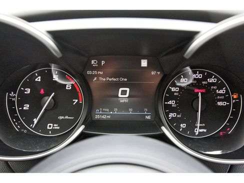 Used 2022 Alfa Romeo Giulia Veloce RWD image 17