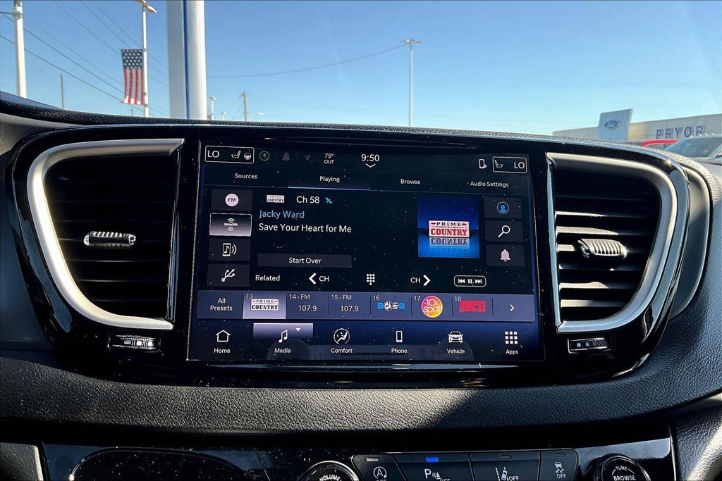 Used 2025 Chrysler Pacifica Select FWD image 24