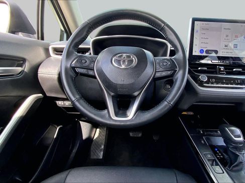 Used 2026 Toyota Corolla Cross XLE FWD image 6