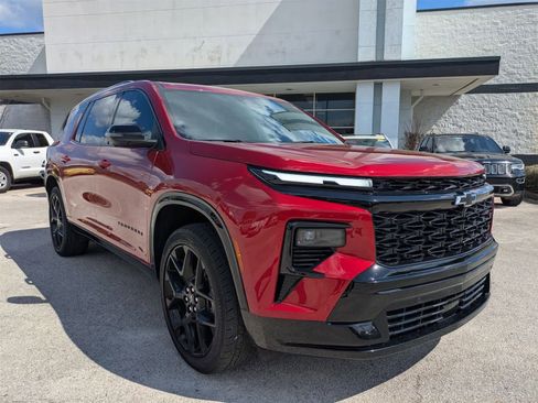 Used 2024 Chevrolet Traverse RS image 3