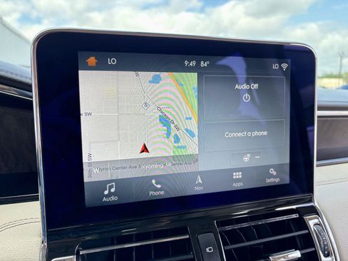 Used 2018 Lincoln Navigator Select AWD/4WD image 25