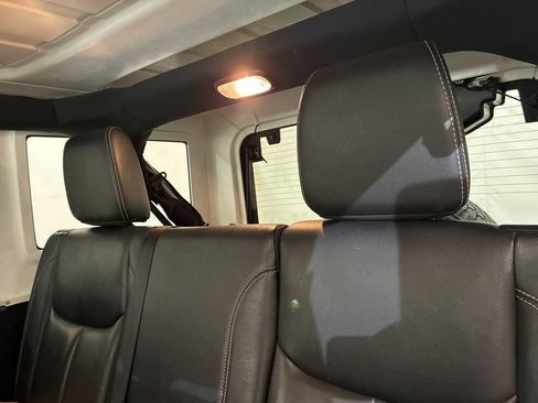 Used 2015 Jeep Wrangler Unlimited Sahara w/ Connectivity Group AWD/4WD image 9