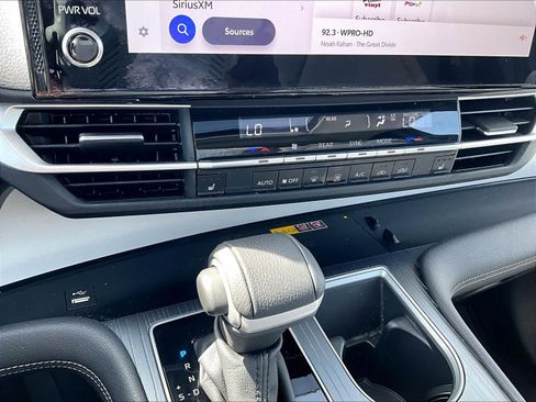 Used 2025 Toyota Sienna XLE w/ XLE Plus Package image 27