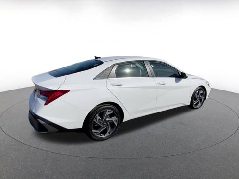 Used 2025 Hyundai Elantra Limited image 15