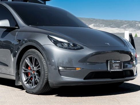 Used 2022 Tesla Model Y Performance AWD/4WD image 9