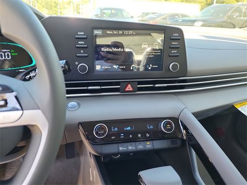 New 2025 Hyundai Elantra Blue image 17