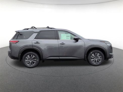 New 2025 Nissan Pathfinder SV image 4