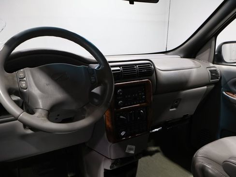 Used 2002 Oldsmobile Silhouette GLS w/ Towing Pkg image 3