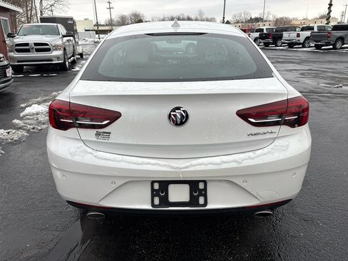 Used 2019 Buick Regal Avenir w/ Driver Confidence Package II image 4
