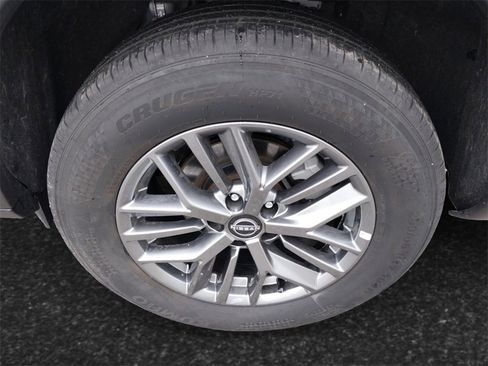 Used 2025 Nissan Rogue S image 12