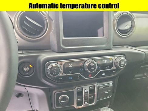 Used 2023 Jeep Wrangler Unlimited w/ Convenience Group AWD/4WD image 14