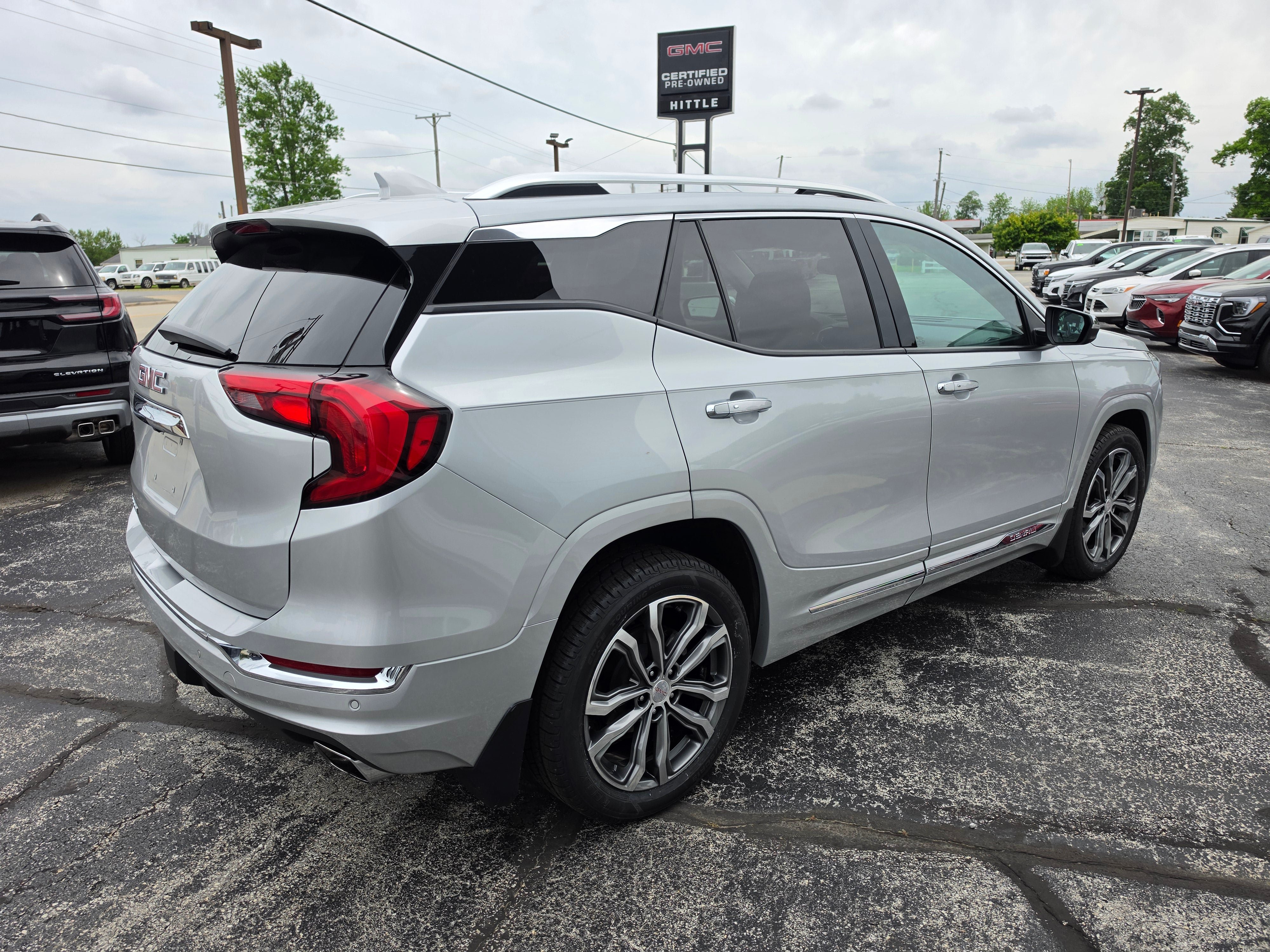 Used 2020 GMC Terrain Denali w/ Denali Premium Package FWD image 4