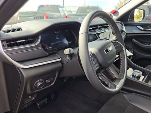 Certified 2024 Jeep Grand Cherokee Altitude image 7