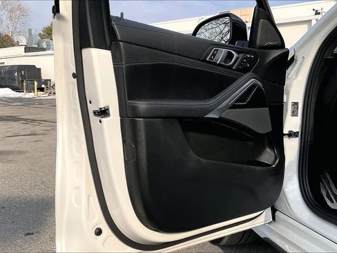 Certified 2024 BMW X6 xDrive40i w/ Premium Package image 24