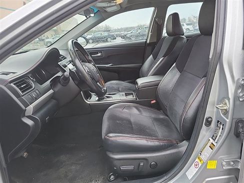 Used 2016 Toyota Camry XSE w/ Moonroof Package FWD image 9