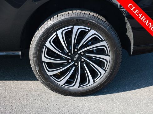 Used 2025 Lincoln Navigator Black Label AWD/4WD image 10