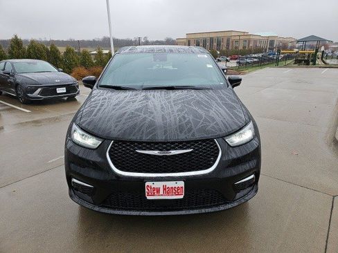 New 2026 Chrysler Pacifica Limited image 9