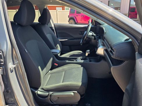 Used 2025 Hyundai Kona SEL FWD image 24