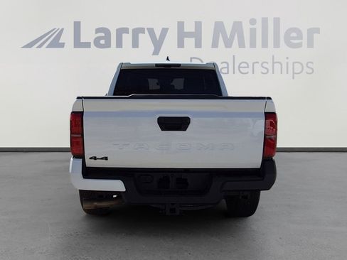 Certified 2024 Toyota Tacoma TRD Off-Road image 4