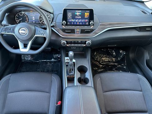 Used 2025 Nissan Altima 2.5 SV FWD image 14